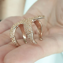 Load image into Gallery viewer, Gold starfish ring
