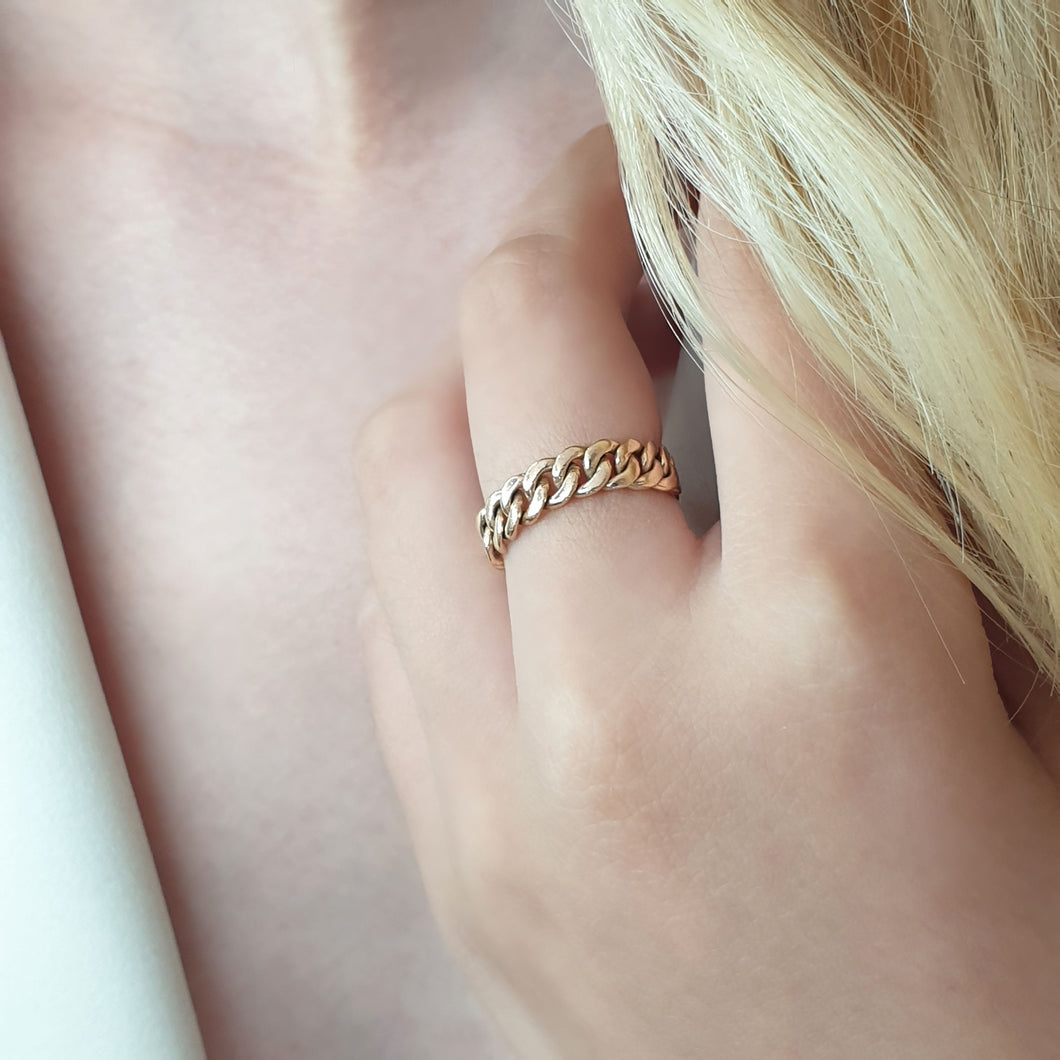 Chain ring In Solid Gold