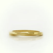 Load image into Gallery viewer, Gold Mobius Ring
