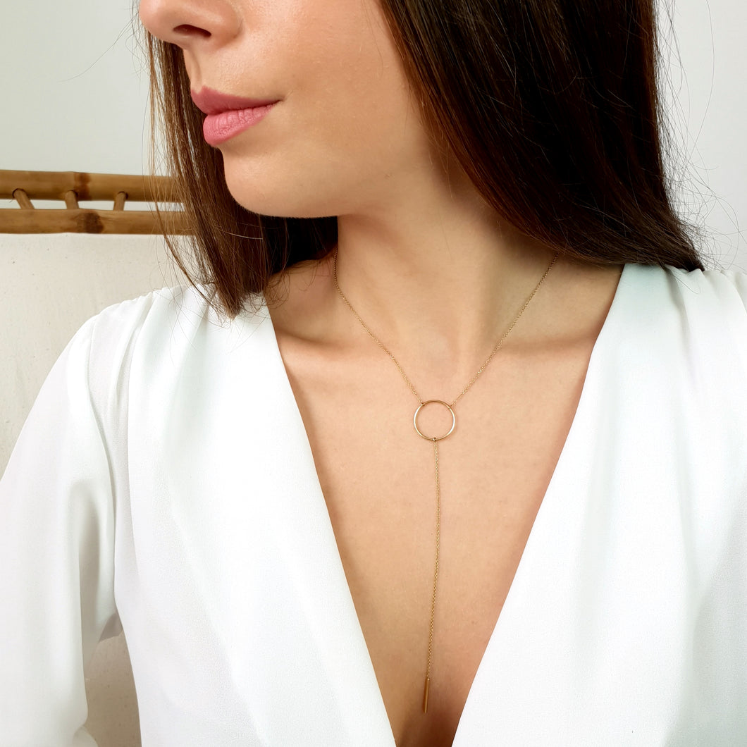 Circle necklace in solid gold