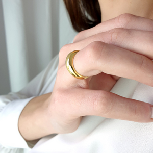 Curvature gold ring