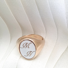 Load image into Gallery viewer, Oval Engraved Signet Ring
