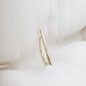 Minimal ring in solid gold