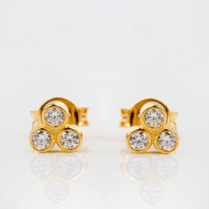 Diamond stud earrings in solid gold