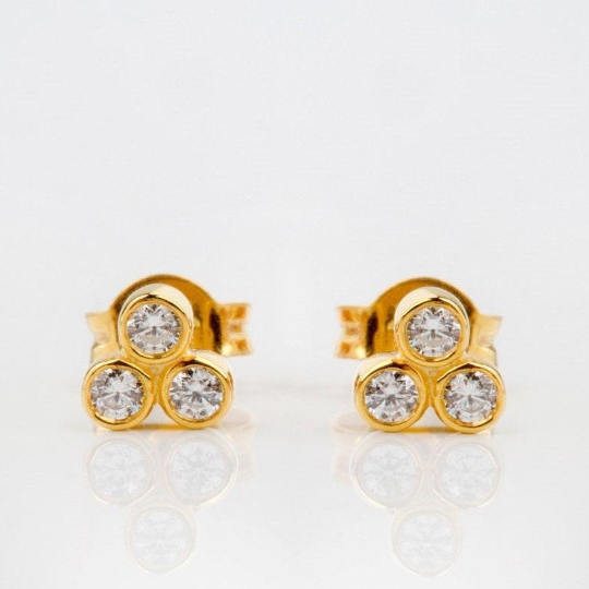 Diamond stud earrings in solid gold