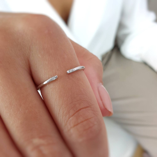 Matching ring with diamonds