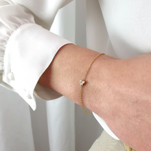 Load image into Gallery viewer, Diamond bracelet in solid gold
