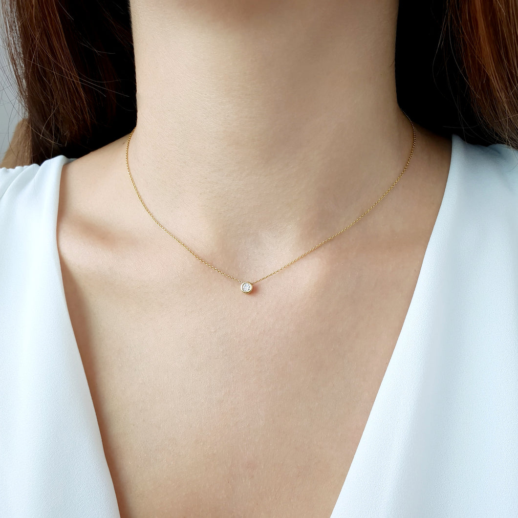 Solitaire diamond necklace