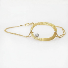 Load image into Gallery viewer, Gold Oval Bracelet With Diamond
