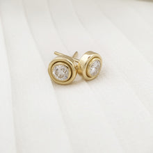 Load image into Gallery viewer, Stud diamond earrings
