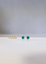 Load image into Gallery viewer, Gold Stud Earrings With Emerald
