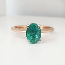 Load image into Gallery viewer, Solitaire Oval Emerald Ring
