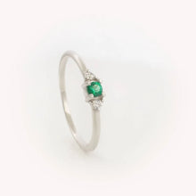 Load image into Gallery viewer, Diamond eye ring emerald
