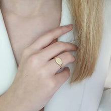 Load image into Gallery viewer, Oval Signet Ring In Solid Gold
