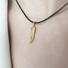 Load image into Gallery viewer, Gold Feather Necklace
