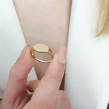 Load image into Gallery viewer, Oval Signet Ring In Solid Gold
