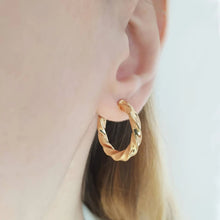 Load image into Gallery viewer, Solid Gold Twist Earring
