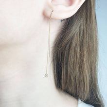 Load image into Gallery viewer, Gold Dangling Earring With Diamonds
