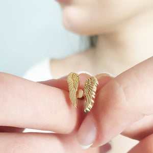 Stud feather earrings