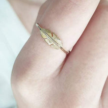 Load image into Gallery viewer, Feather Ring Gold
